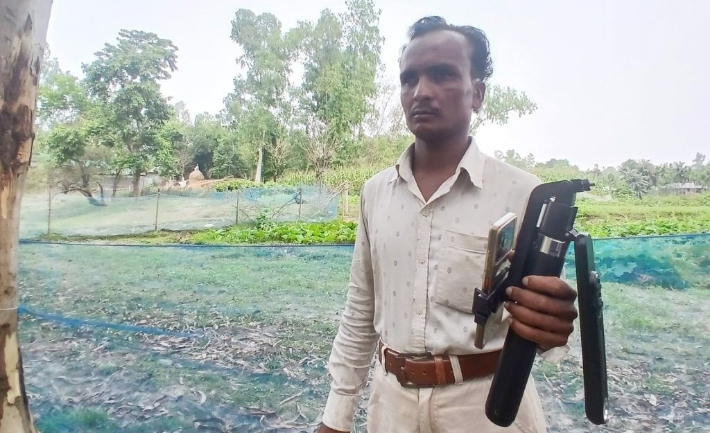 কুড়িগ্রামের আলোচিত কনটেন্ট ক্রিয়েটর তাইজুল: ভাইরাল হওয়ার বিড়ম্বনায় হারিয়ে যাচ্ছে চিরচেনা সেই সরলতা