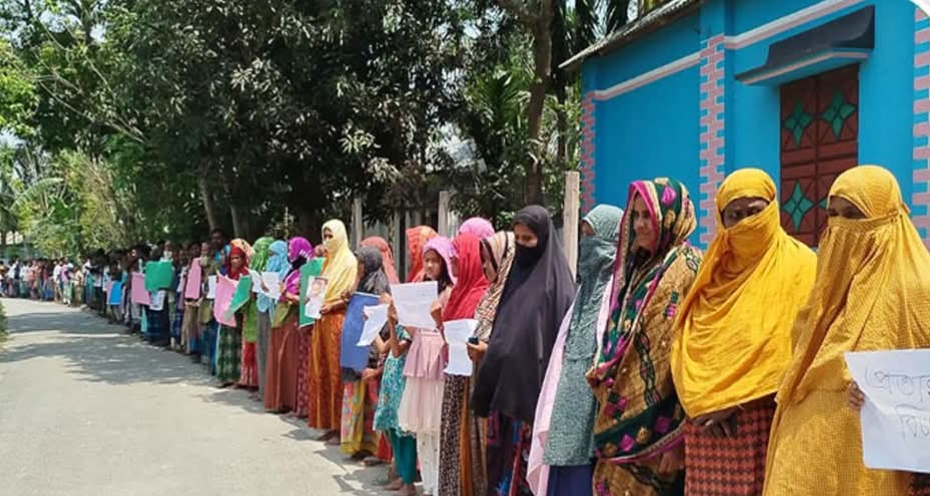 একই গ্রামে মোবাইলে প্রবাসীর একাধিক বিয়ে, ক্ষোভে ফুঁসছে এলাকাবাসী
