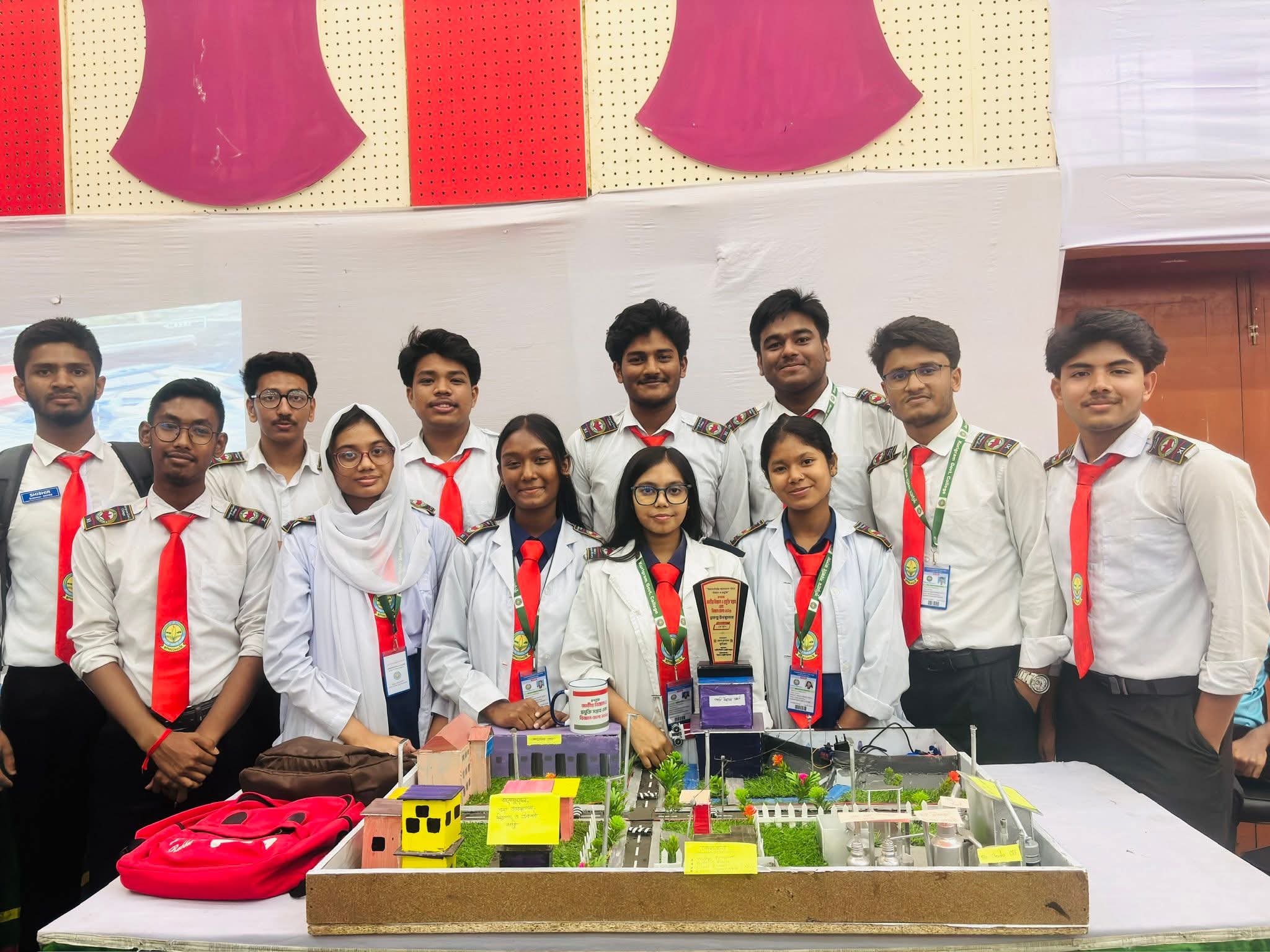 টেকসই জ্বালানি ও স্মার্ট বন্যা ব্যবস্থাপনা নিয়ে উদ্ভাবনী প্রজেক্ট: জেলা পর্যায়ে প্রথম কুড়িগ্রাম সরকারি কলেজ