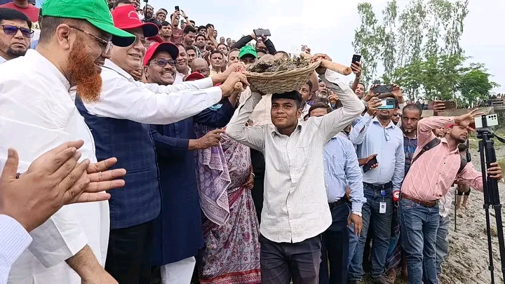 কুড়িগ্রামে খাল পুনঃখনন কর্মসূচির উদ্বোধন, ২০ কোটি গাছ রোপণের পরিকল্পনা