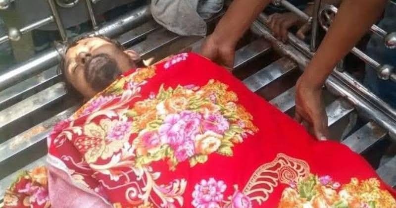 গোবর ফেলতে গিয়ে বিদ্যুৎস্পৃষ্টে প্রাণ গেল কাঠমিস্ত্রির, শোকে স্তব্ধ ভূরুঙ্গামারী