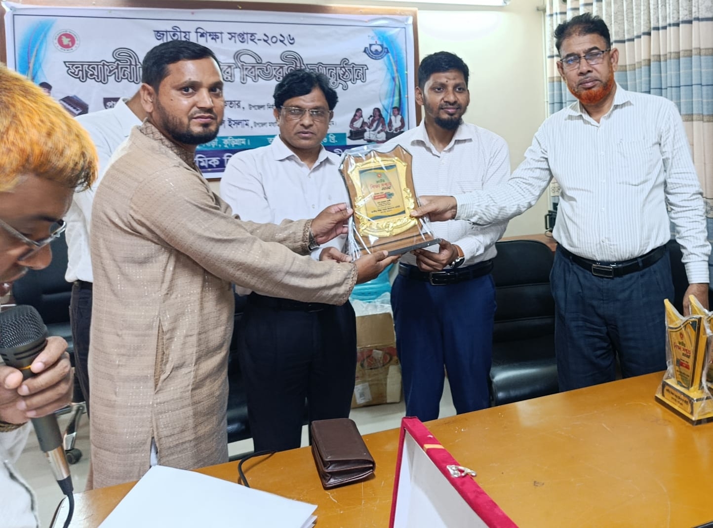 ফুলবাড়ীতে শ্রেষ্ঠ মাদ্রাসা শিক্ষক নির্বাচিত মোঃ রায়হান আলী