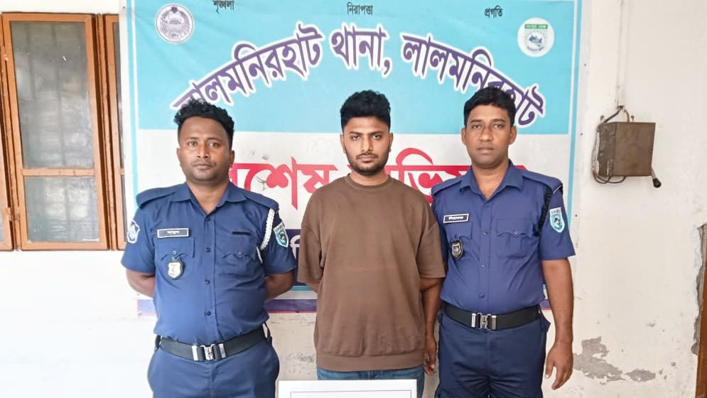 লালমনিরহাটে ২ কোটি টাকার বৈদেশিক মুদ্রাসহ কুড়িগ্রামের লিখন আটক