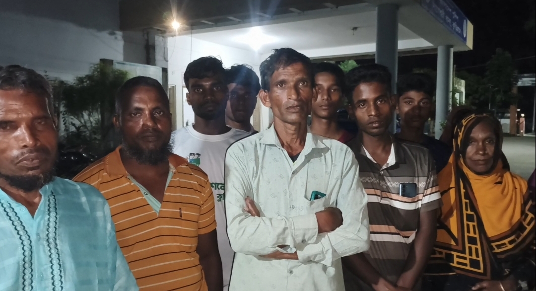 কুয়েত প্রজেক্টের নামে টাকা নেওয়ার অভিযোগ, নাগেশ্বরীতে গ্রেপ্তার ২