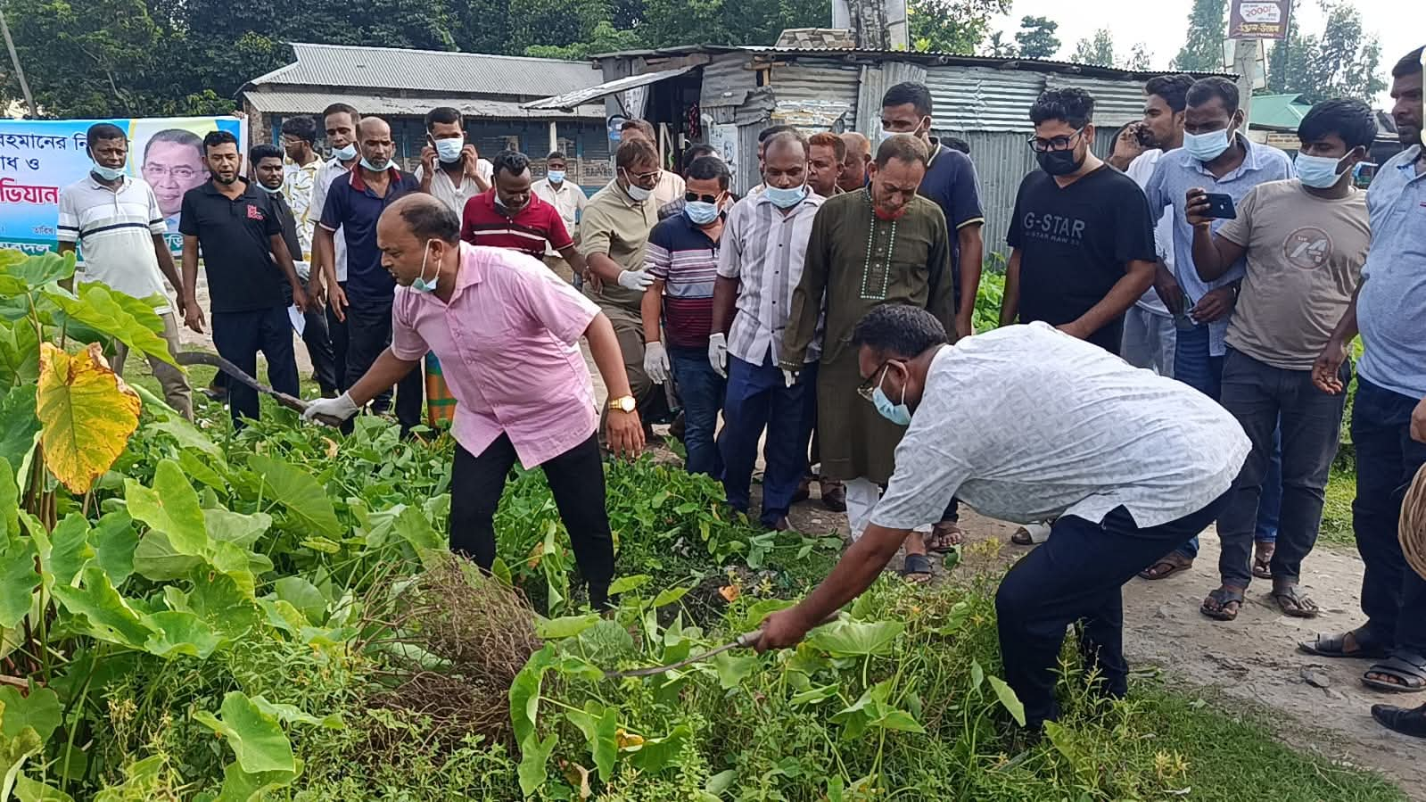 রাজারহাটে ডেঙ্গু প্রতিরোধে যুবদলের পরিচ্ছন্নতা ও সচেতনতা অভিযান