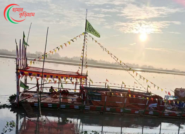 বাঁশের ভেলায় দুধকুমার পাড়ি দিয়ে ফরিদপুরের পথে নাগেশ্বরীর খাজা বাবার ভক্তরা