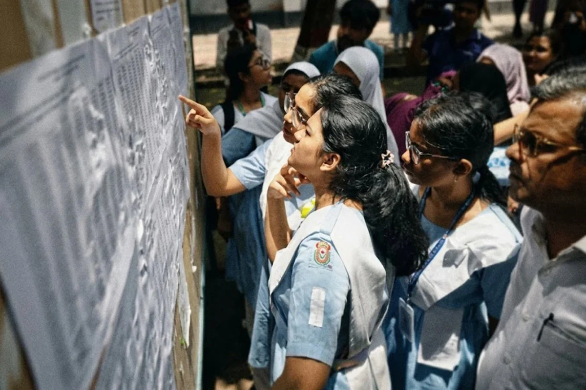 এইচএসসি ও সমমানের পরীক্ষার ফল প্রকাশ, পাসের হার ৫২.১২ শতাংশ